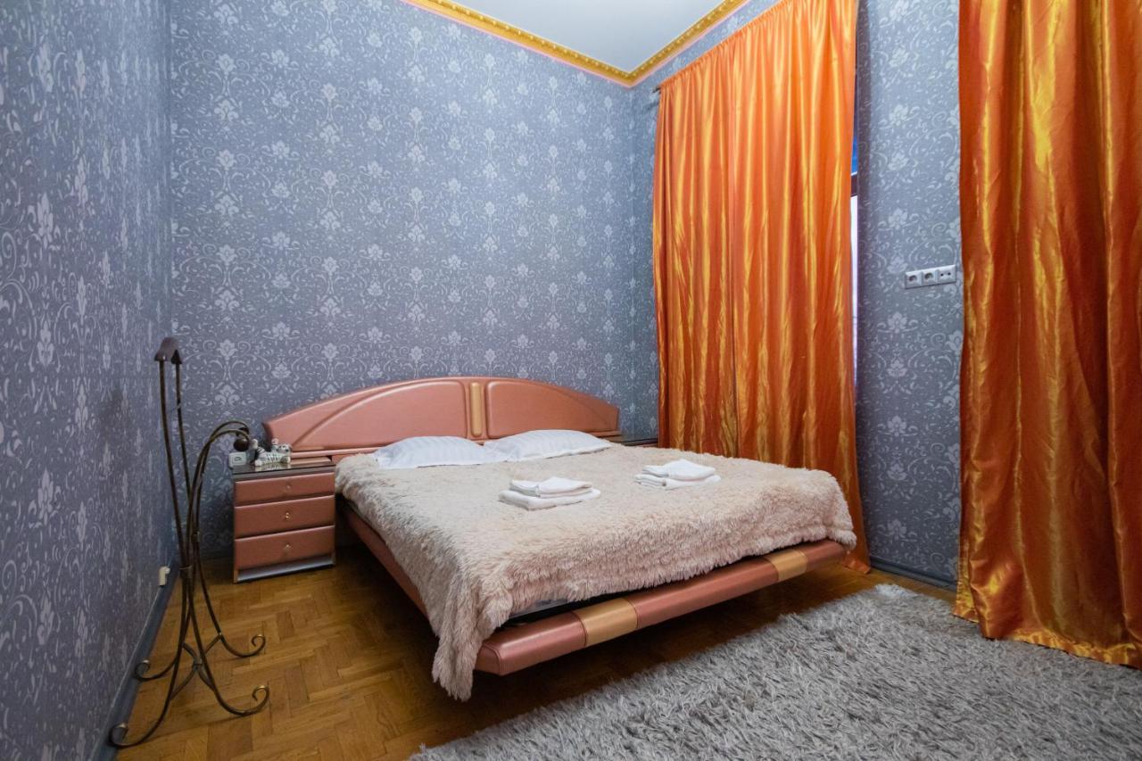 Apartment 4-кімнатні біля м. палац спорту *