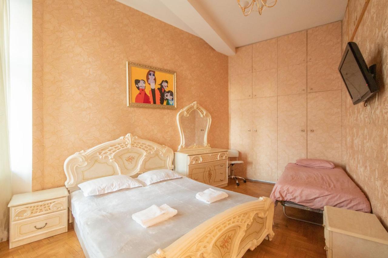 4-кімнатні біля м. палац спорту Apartment *