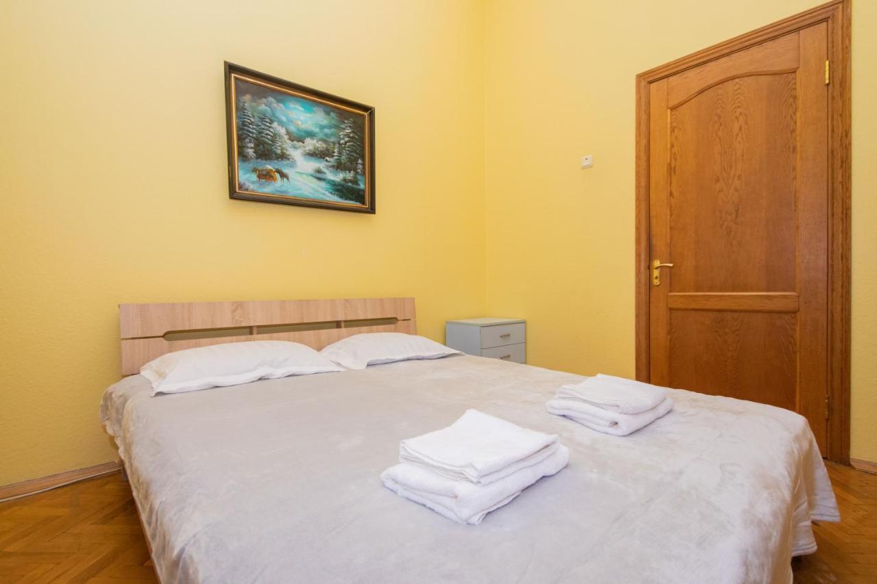 4-кімнатні біля м. палац спорту Apartment *