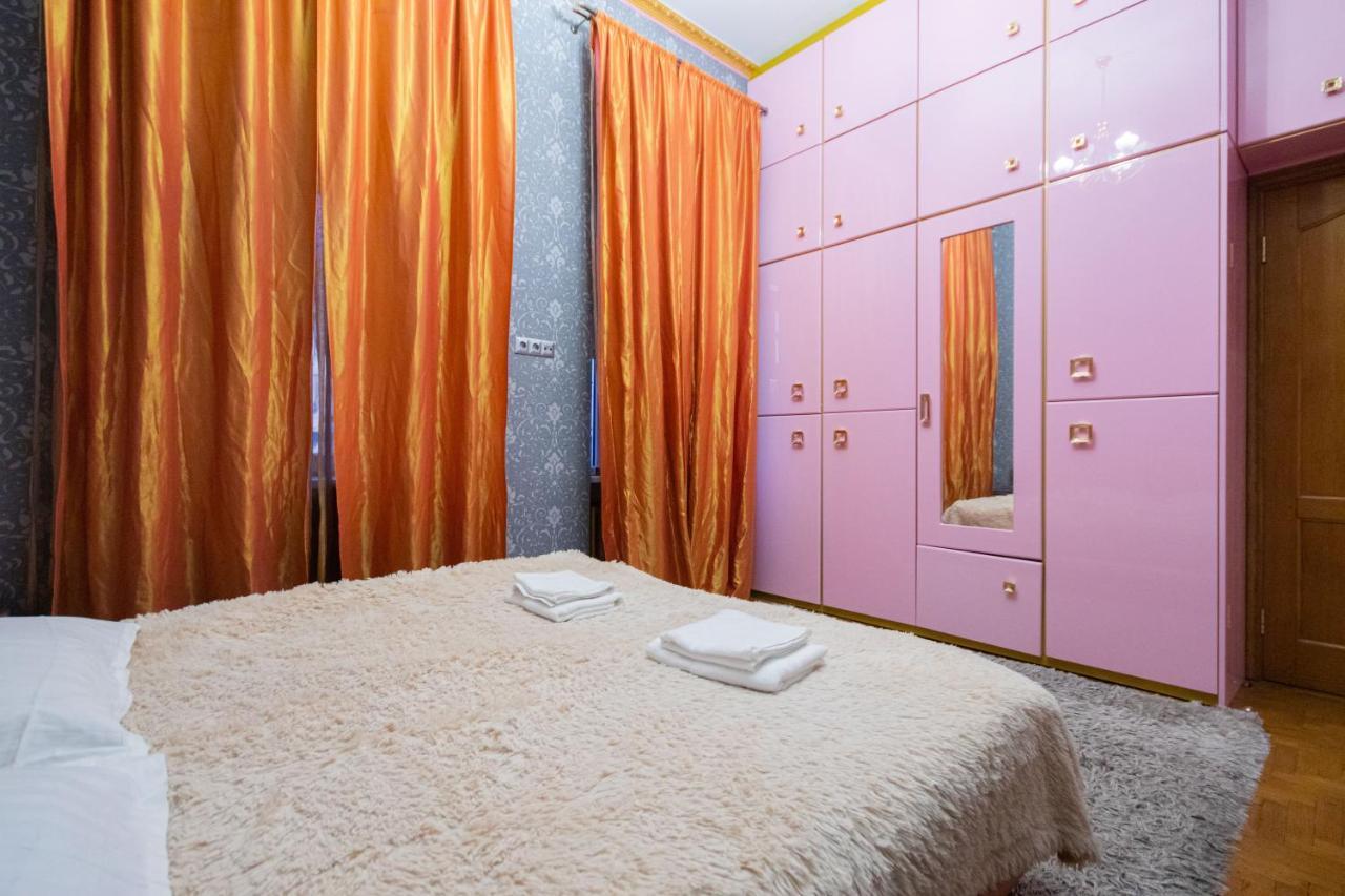 Apartment 4-кімнатні біля м. палац спорту *