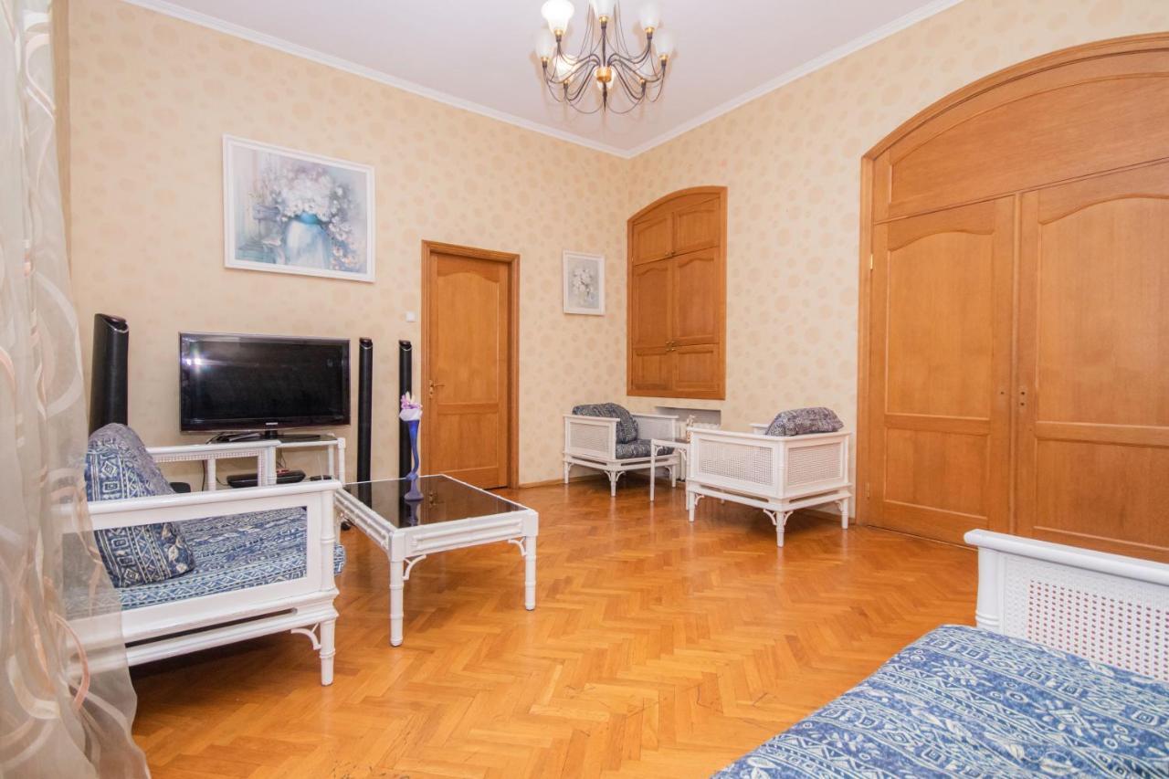 Apartment 4-кімнатні біля м. палац спорту