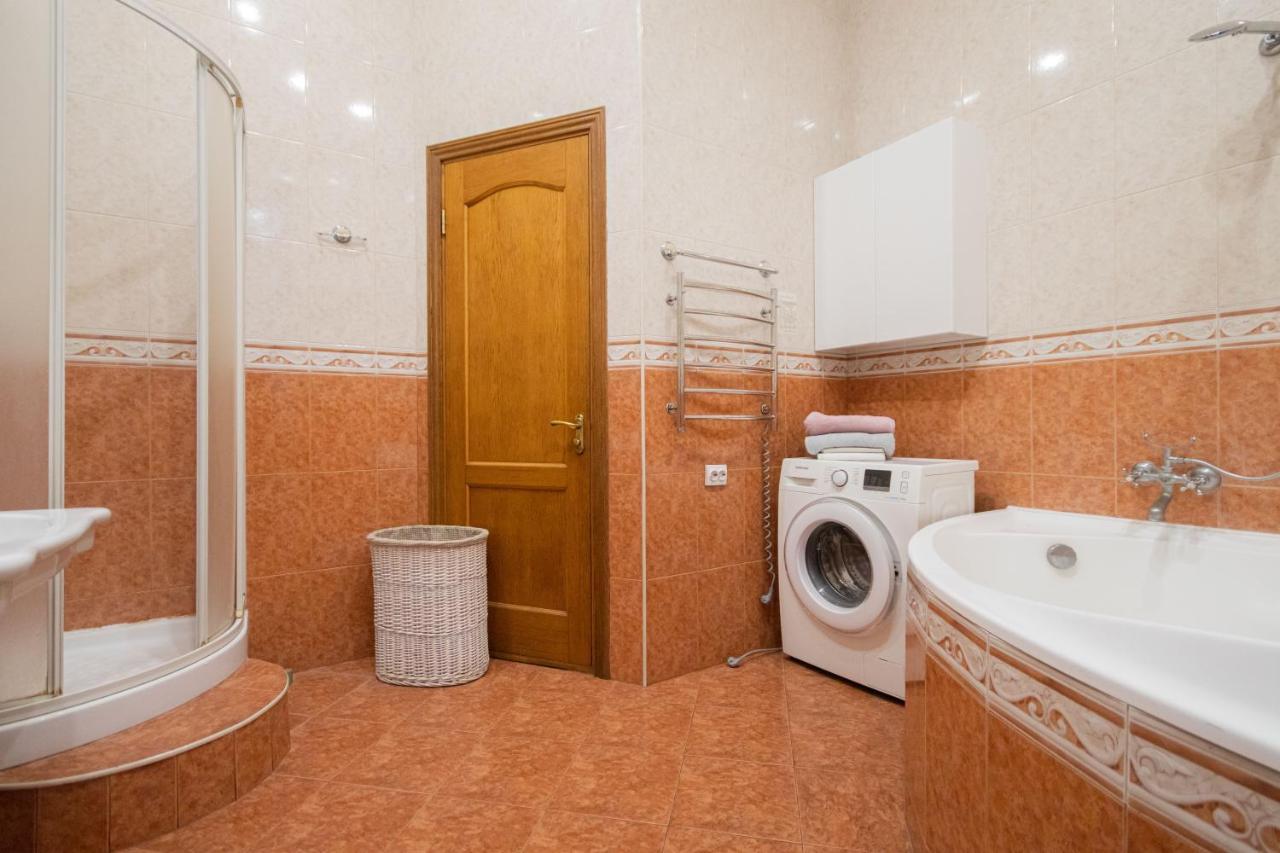 4-кімнатні біля м. палац спорту Apartment