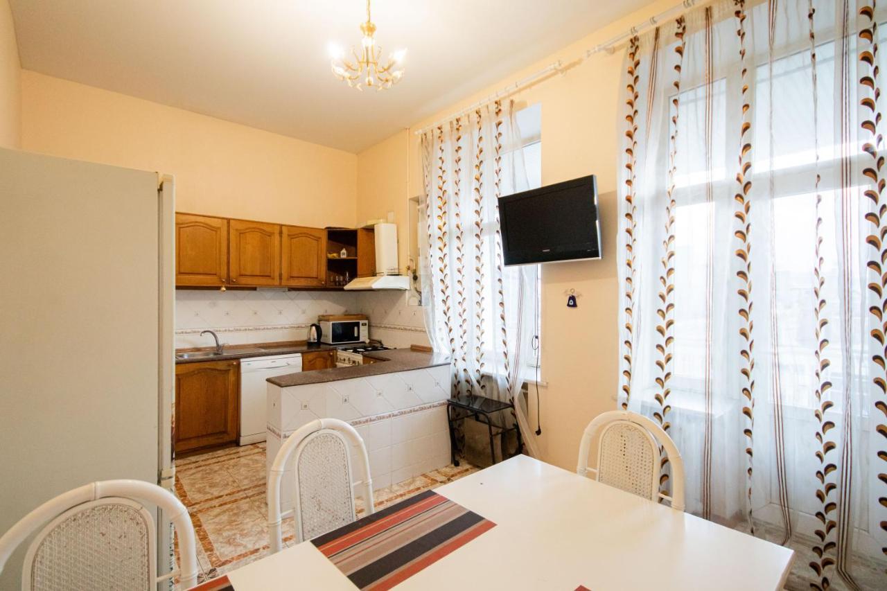 Apartment 4-кімнатні біля м. палац спорту
