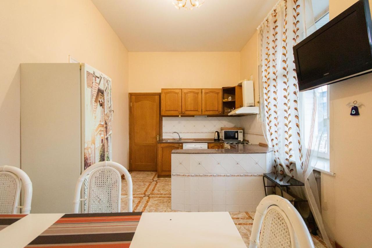 Apartment 4-кімнатні біля м. палац спорту *