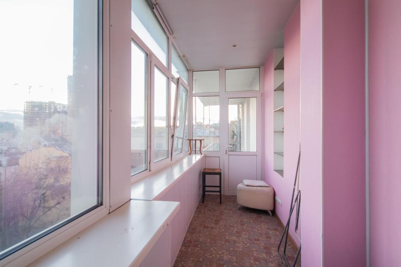 4-кімнатні біля м. палац спорту Apartment Kyiv